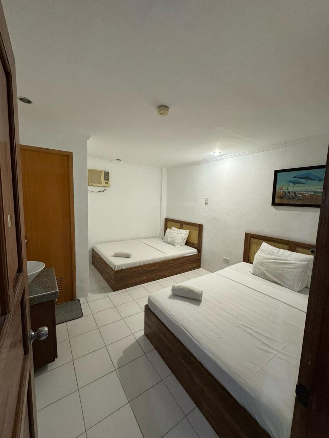 Hotel Azor D' Boracay 3*