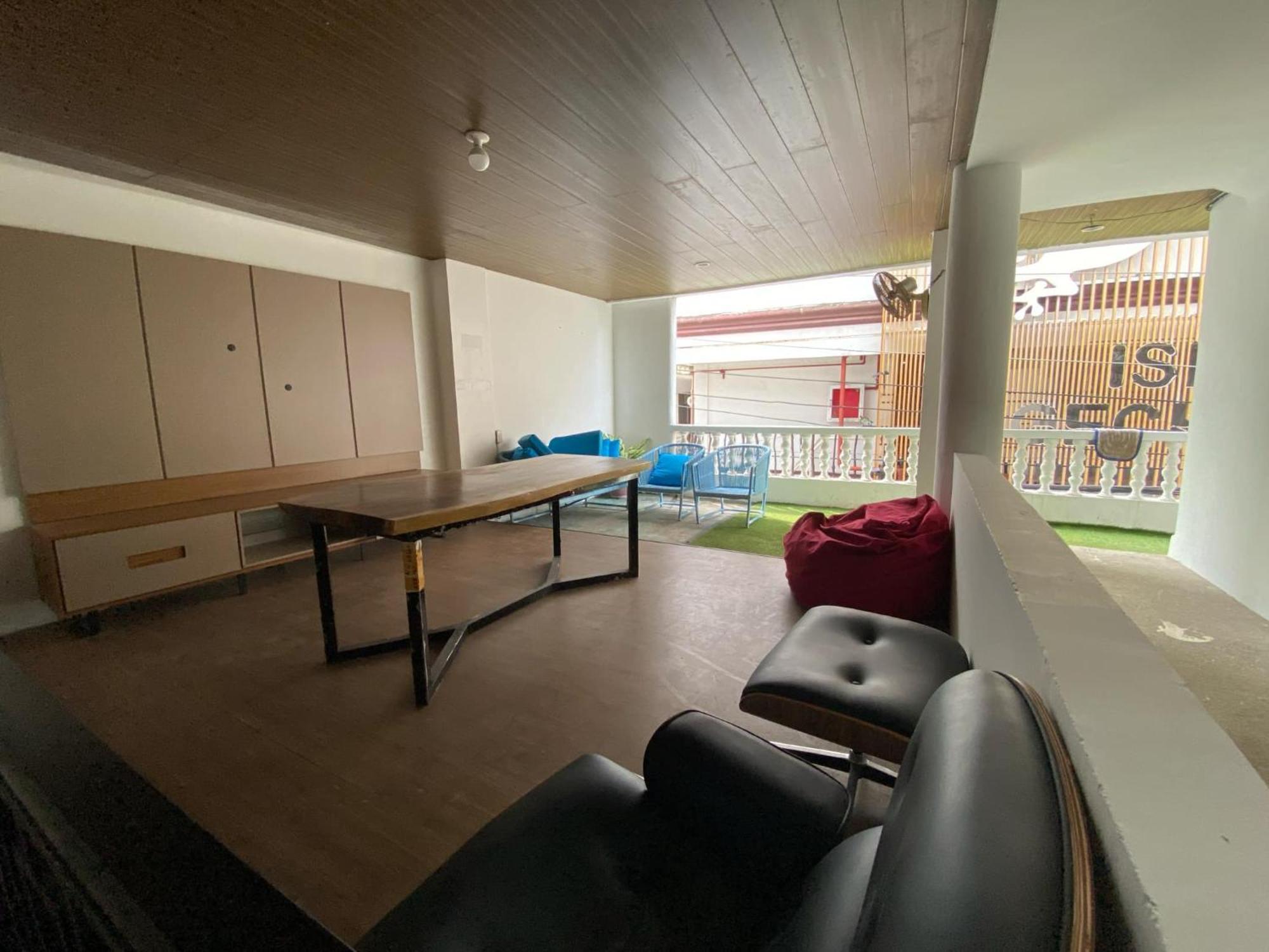 Azor D' Boracay Hotel 3*