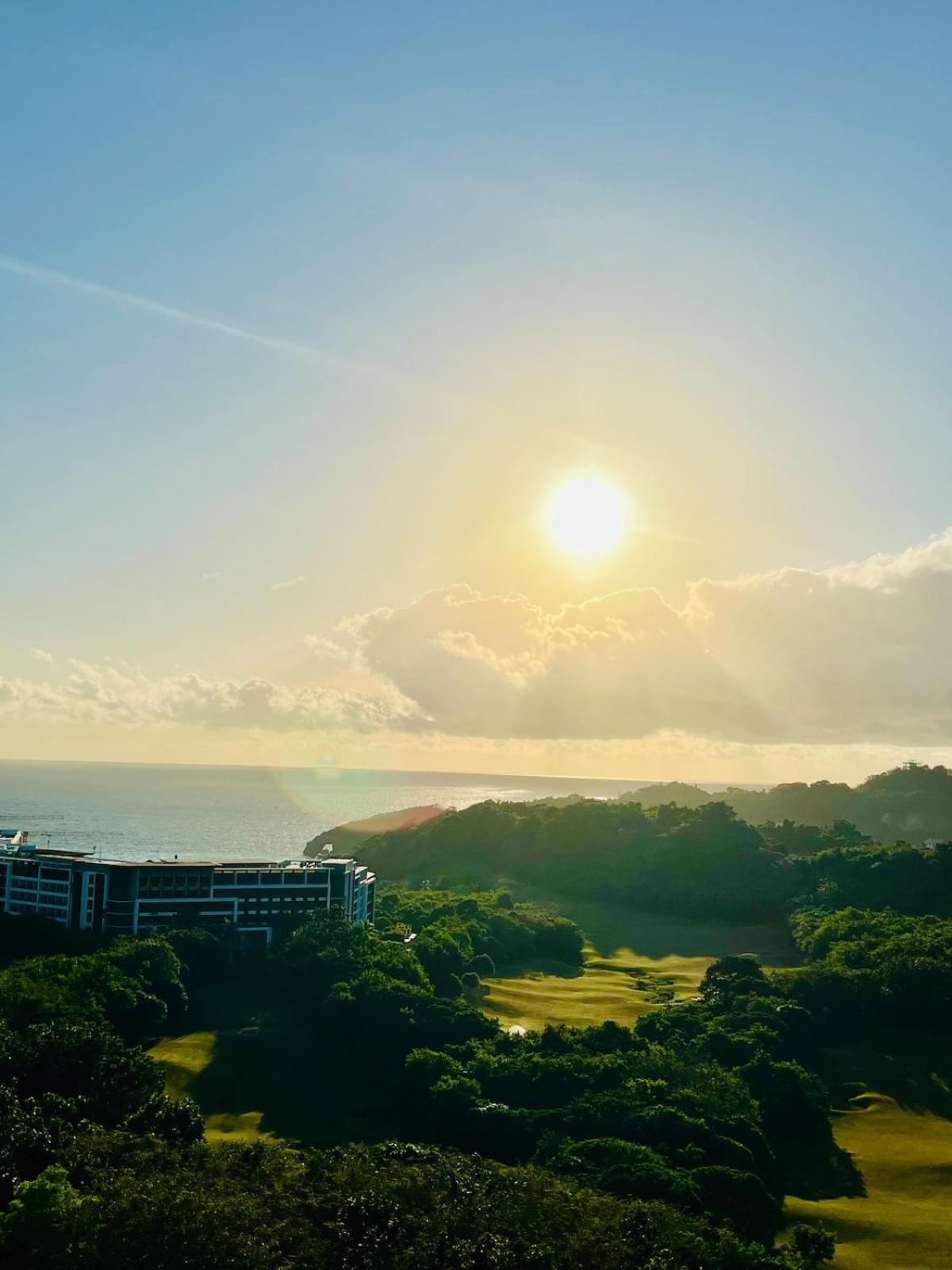 Apartment A Tranquil Ocean View Condo, Private *