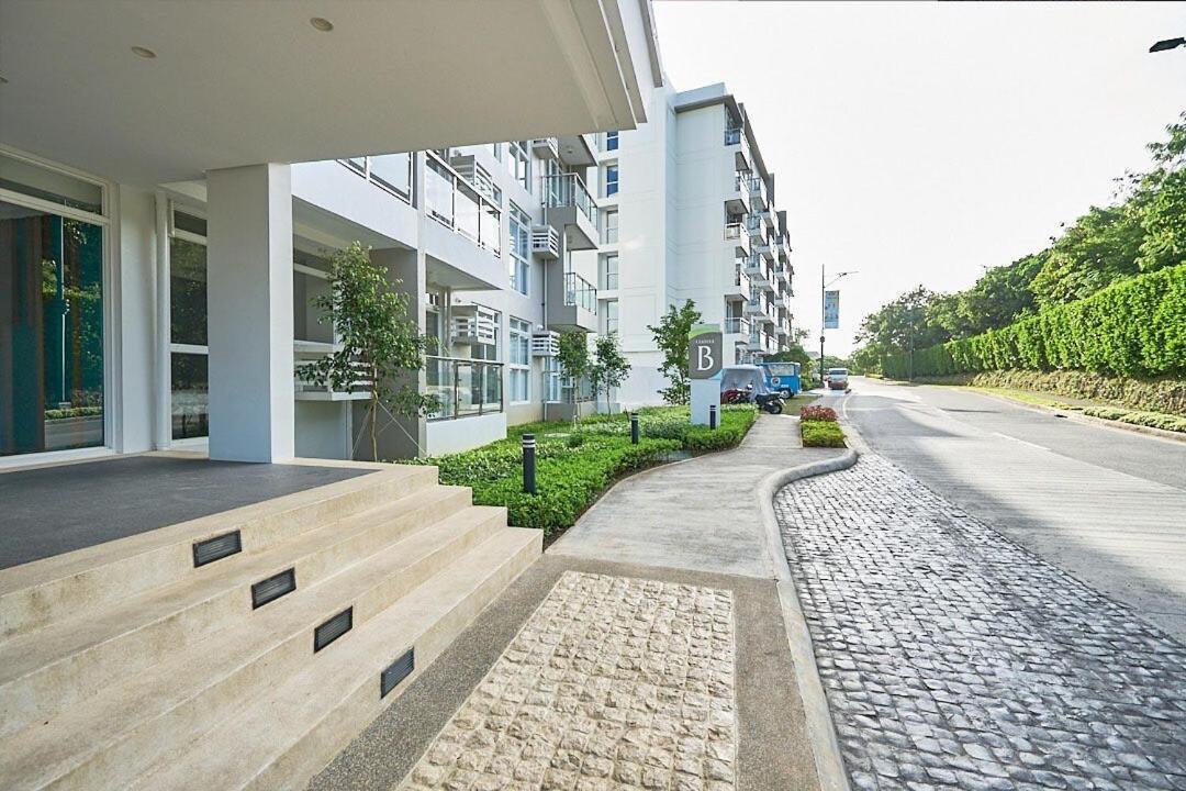 Apartment A Tranquil Ocean View Condo, Private