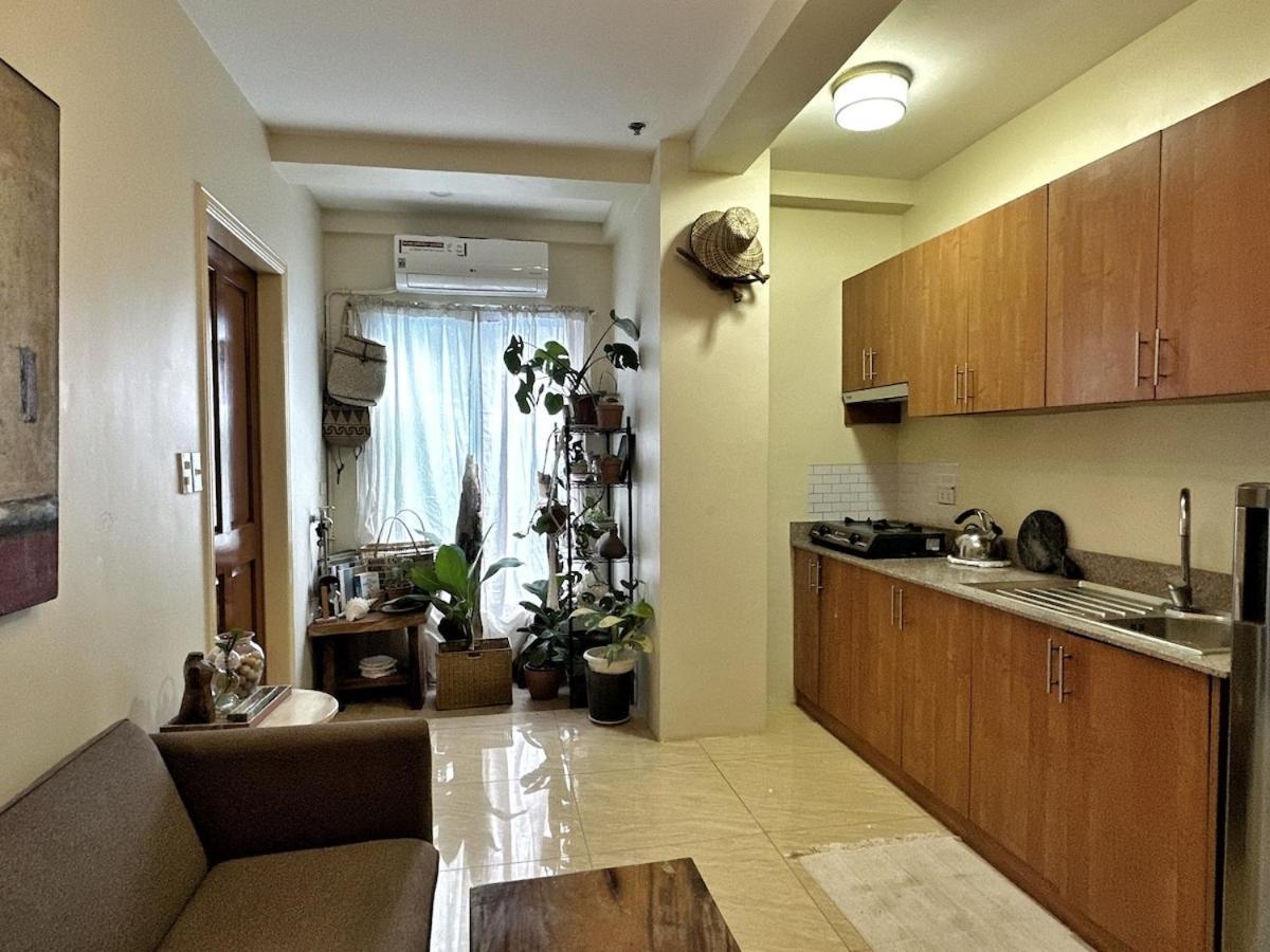 Apartment Centrally Located Affordable With Kitchen *