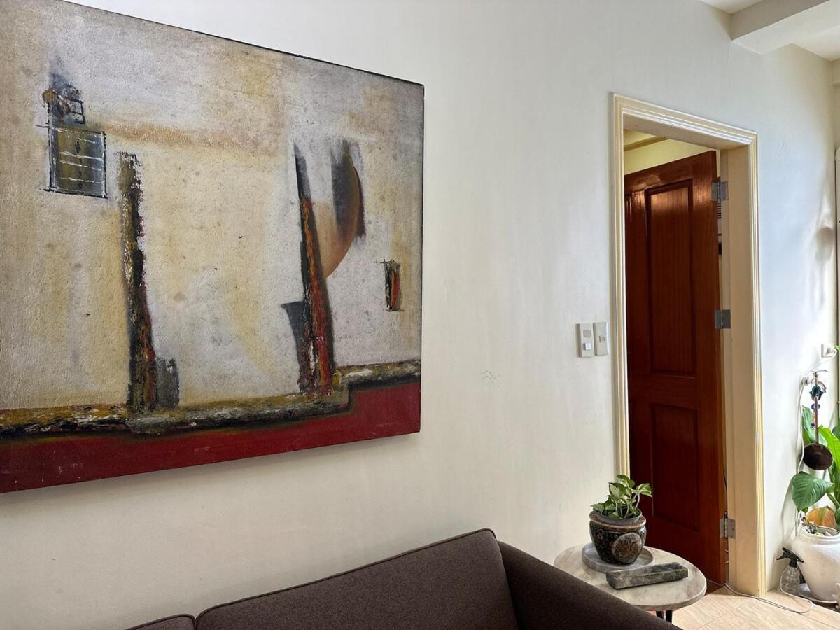 Apartment Centrally Located Affordable With Kitchen