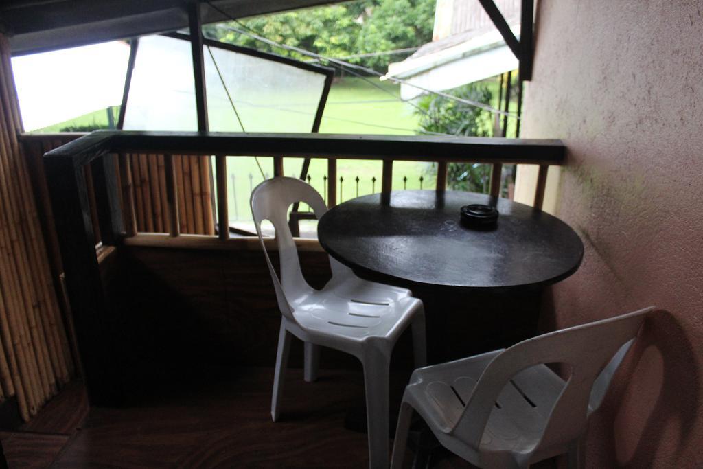 Dave's Straw Hat Inn