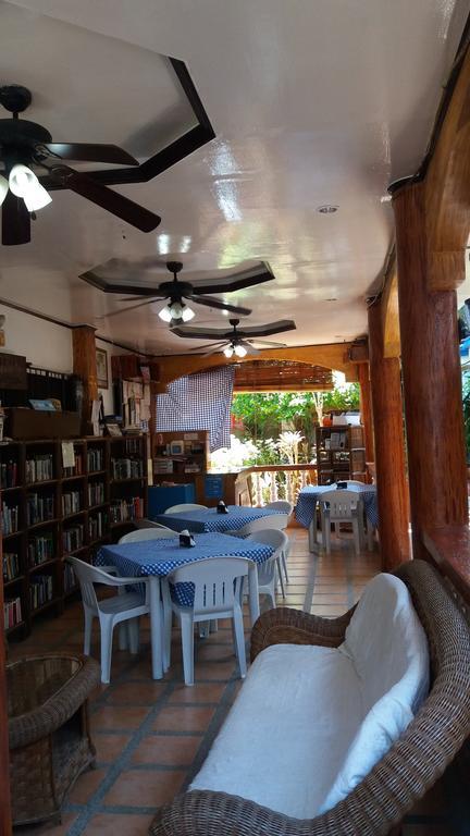 Inn Dave's Straw Hat Boracay Island