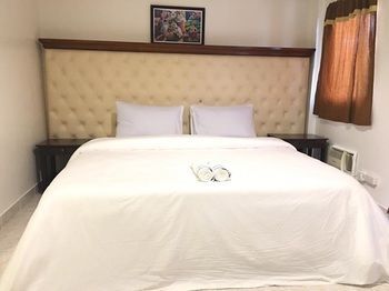 Hotel Av Seven