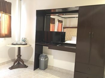 Av Seven Hotel 2*