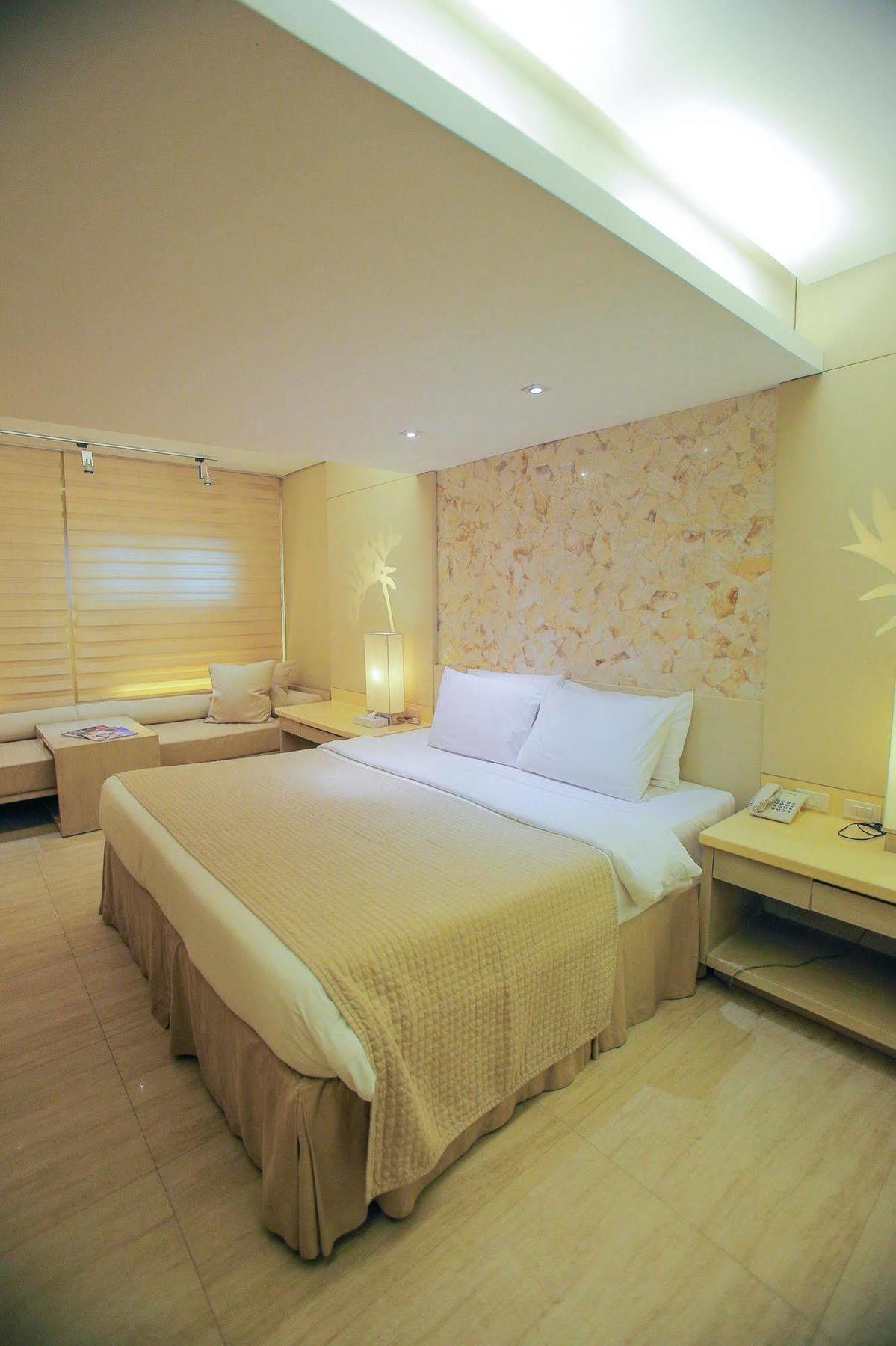 Waling-waling Beach Hotel