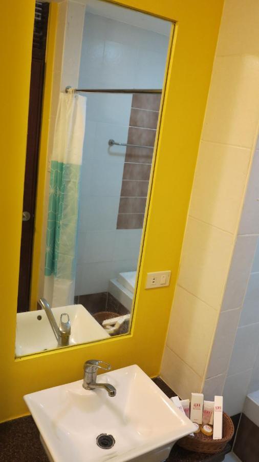 Alice In Wonderland Beach Hotel 3*