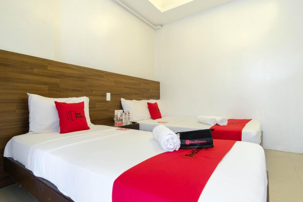 Hotel Reddoorz @ Taj And Annex 2*