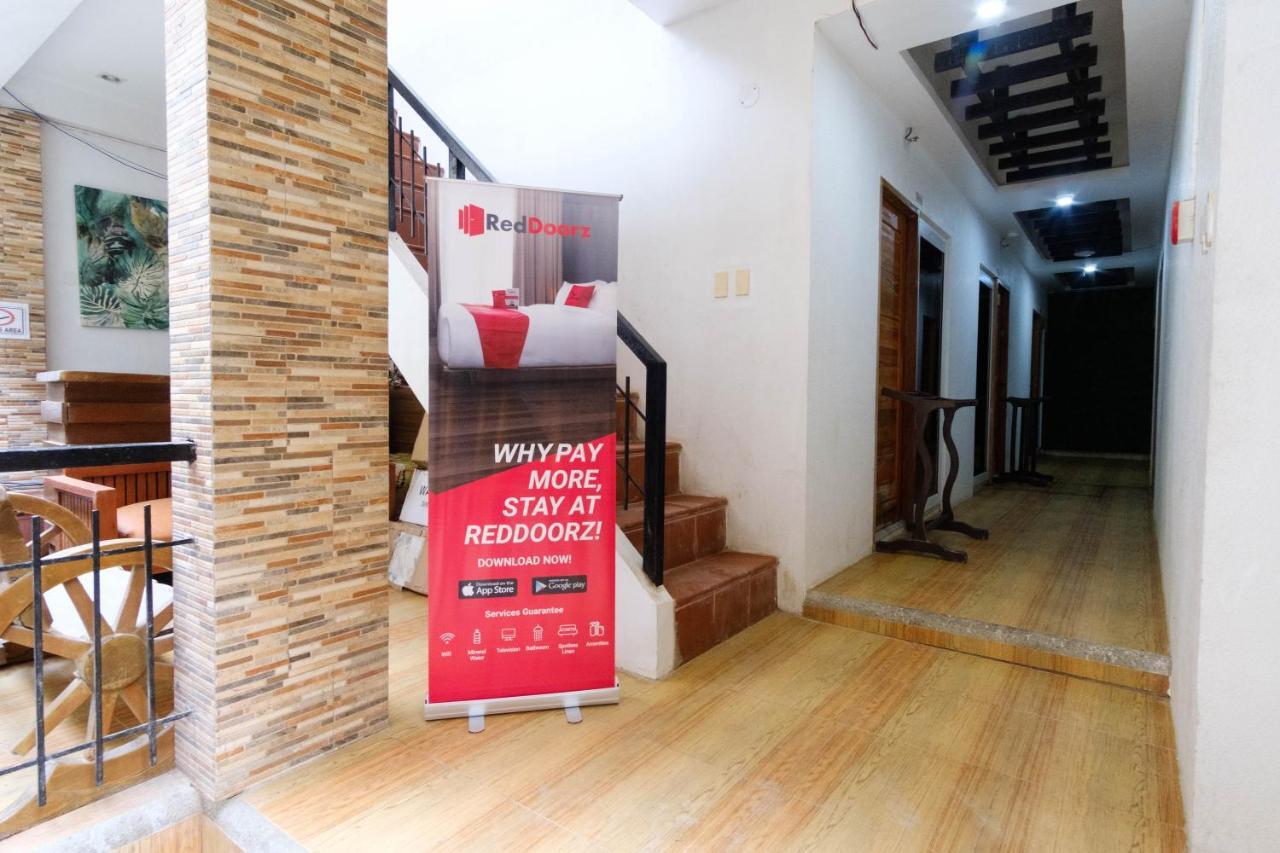 Hotel Reddoorz @ Taj And Annex Boracay Island