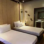 Kaiyana Beach Resort