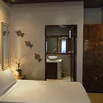 Kaiyana Beach Resort