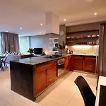 Kalamansi Villas - Large 3 Bedroom Apartment