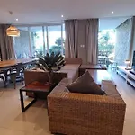 Kalamansi Villas - Large 3 Bedroom Apartment