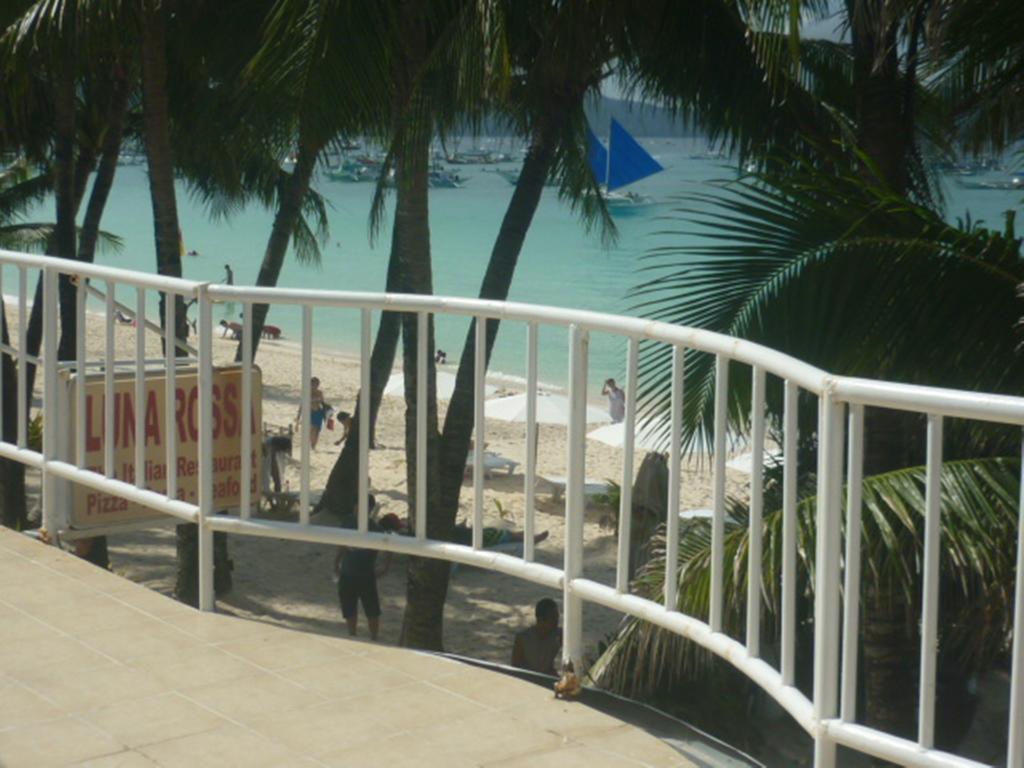 Alla Luna Rossa Boracay