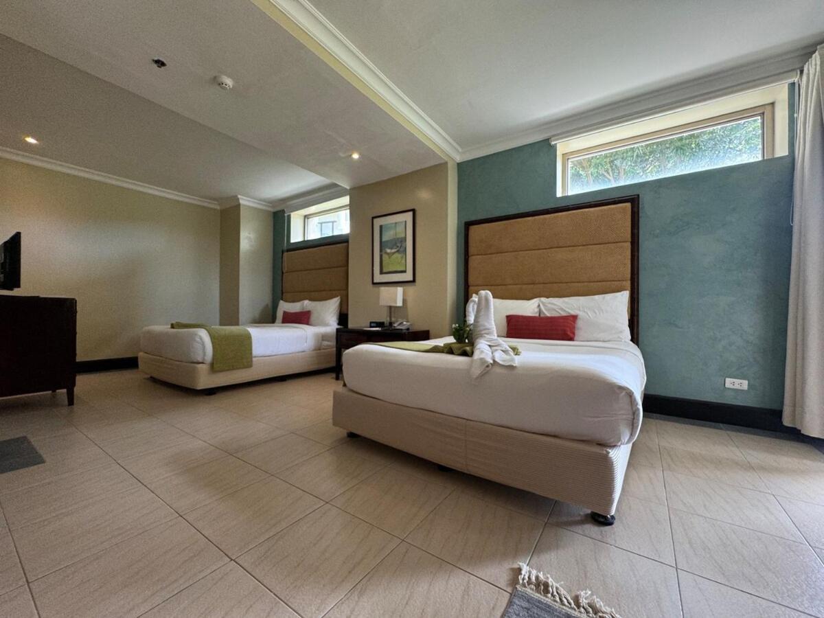 Deluxe D W Private Beachand Inifnity Pool And Golf *