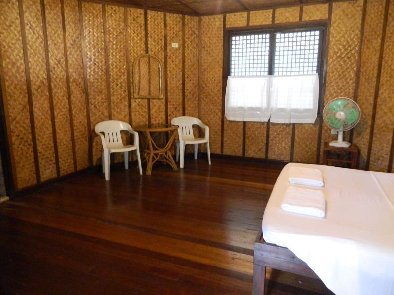 Boracay Huts Guest house 2*