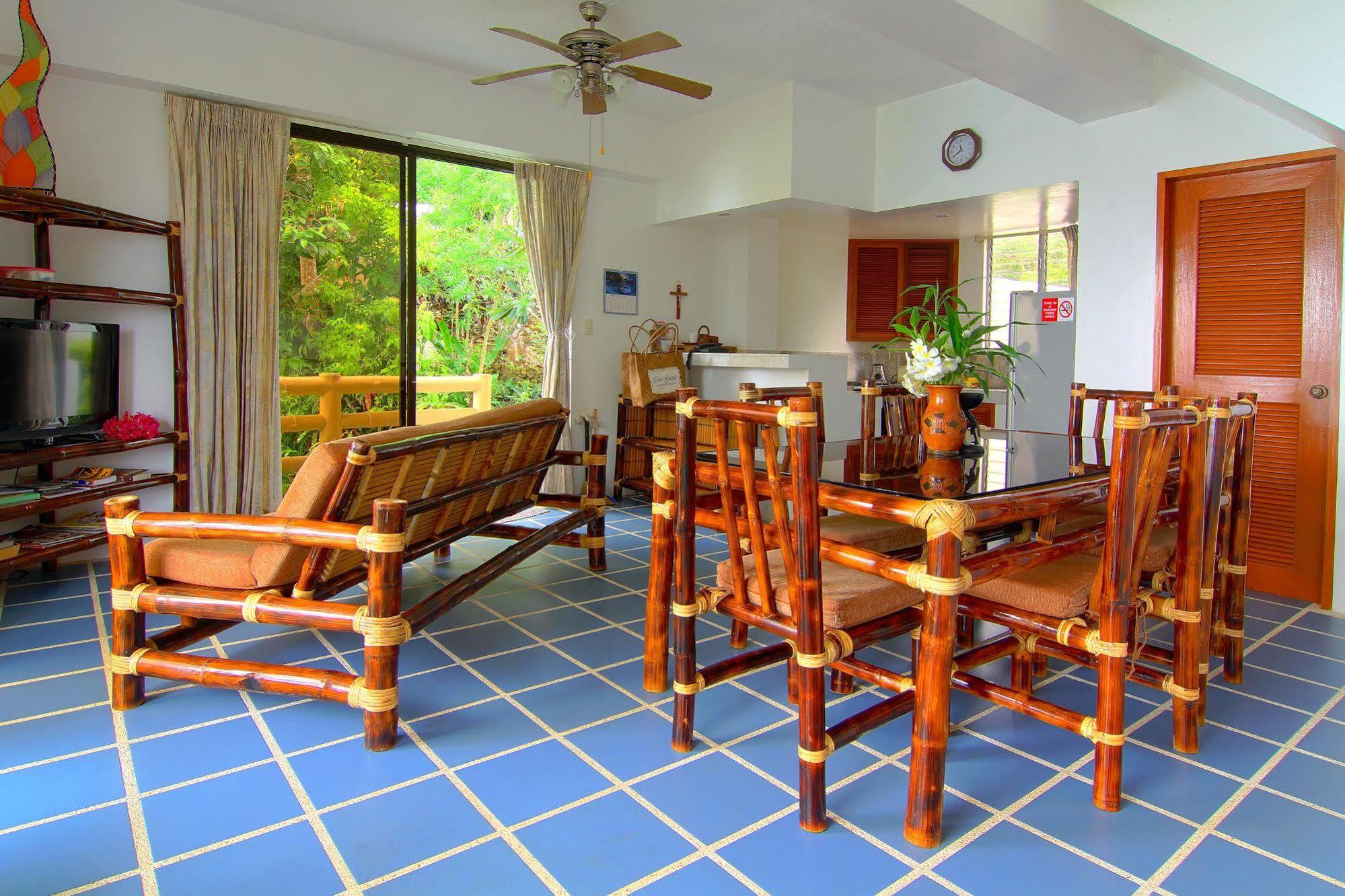 Hotel Diniwid Villas *