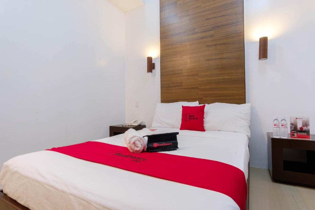 Reddoorz @ Taj And Annex Hotel