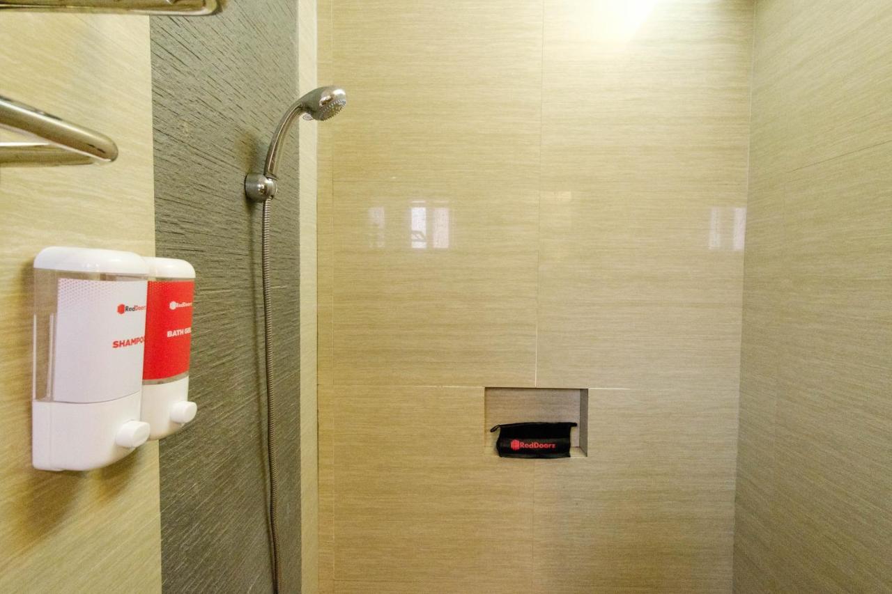 Reddoorz @ Taj And Annex Hotel 2*