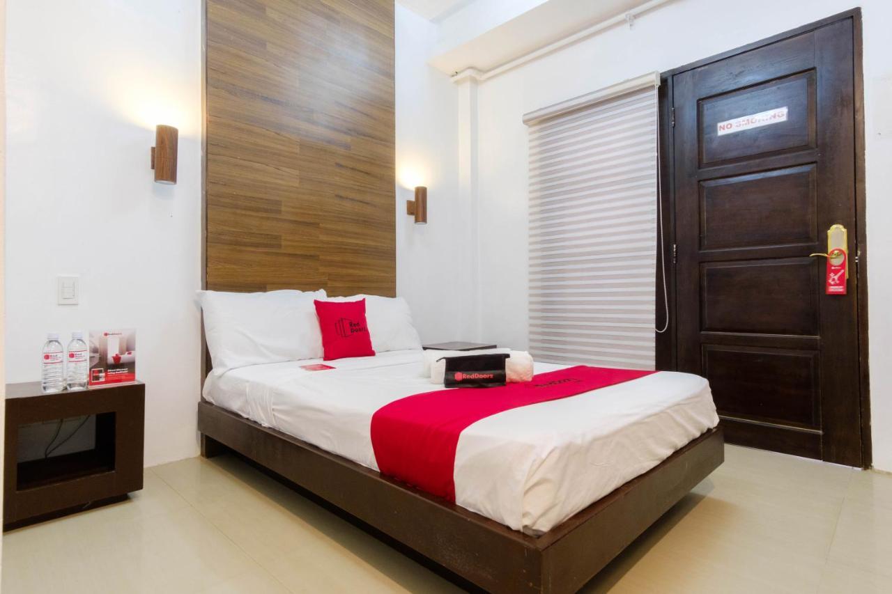 Reddoorz @ Taj And Annex Hotel 2*
