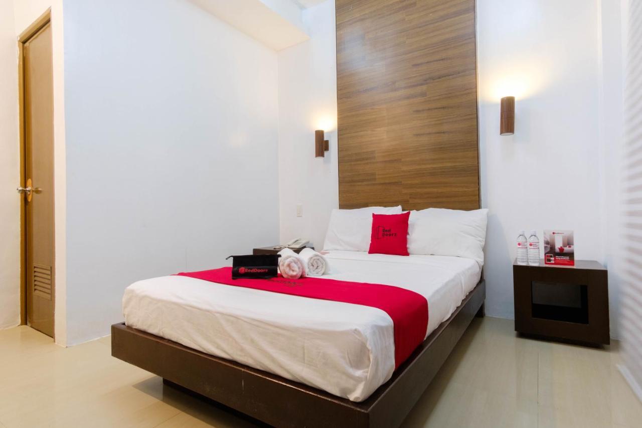 Hotel Reddoorz @ Taj And Annex