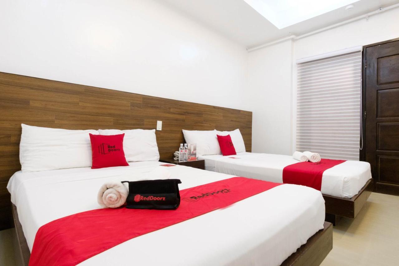 Hotel Reddoorz @ Taj And Annex 2*