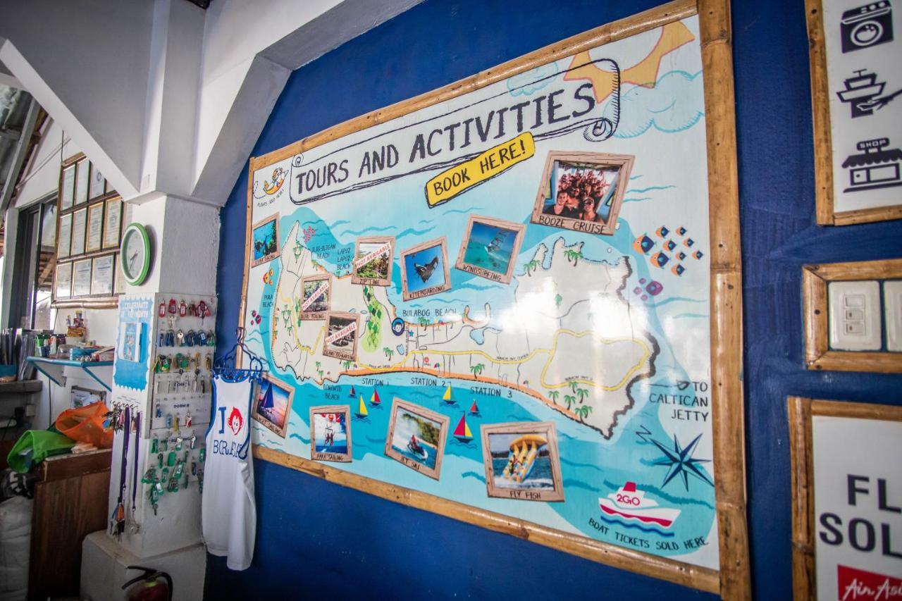 Mad Monkey Boracay Hostel *
