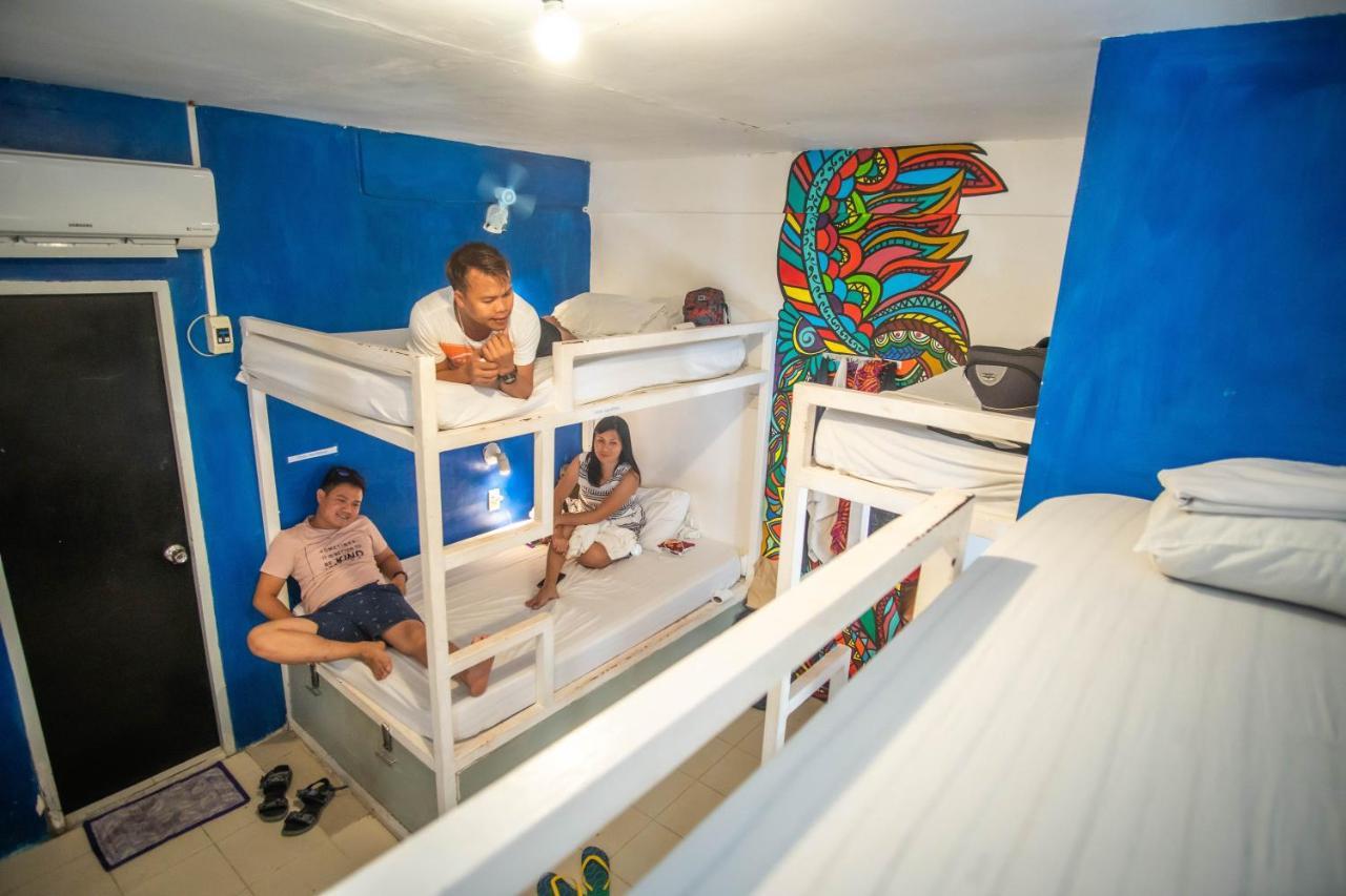 Mad Monkey Boracay Hostel *