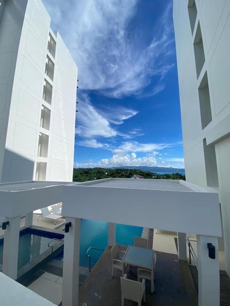 A Tranquil Ocean View Condo, Private Apartment *