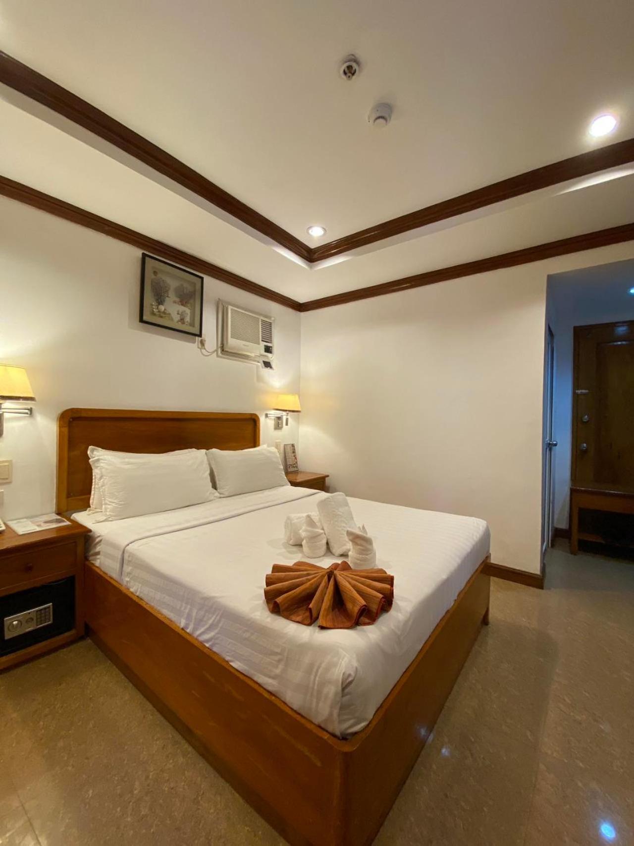 Hotel Grand Boracay By Tripzyfun 4*
