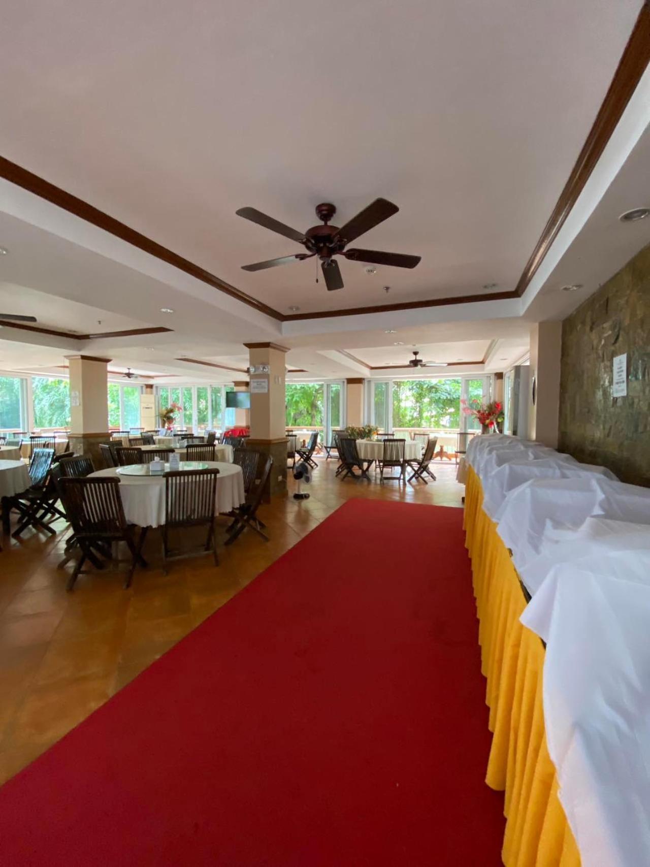 Grand Boracay By Tripzyfun Hotel 4*