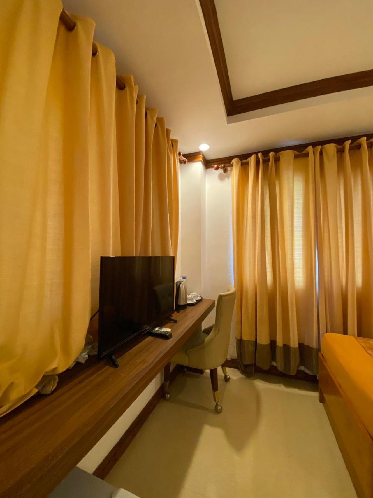Grand Boracay By Tripzyfun Hotel 4*