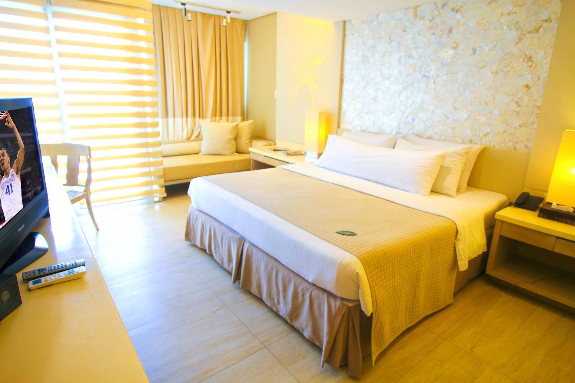 Waling-waling Beach Hotel 5*